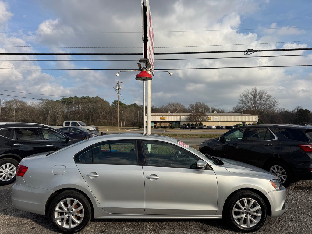 2011 Volkswagen Jetta Image 2
