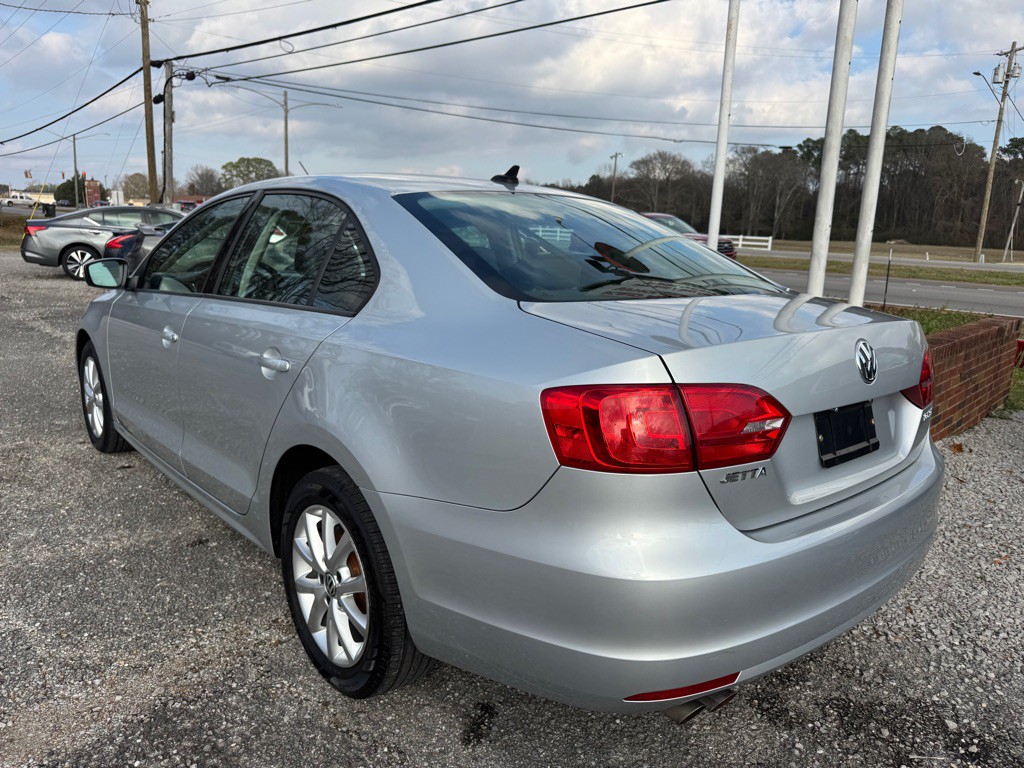 2011 Volkswagen Jetta Image 5
