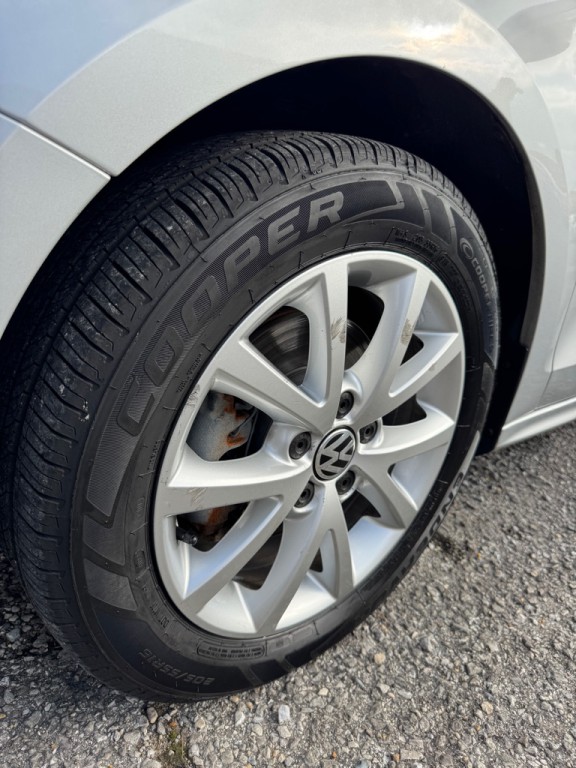 2011 Volkswagen Jetta Image 9