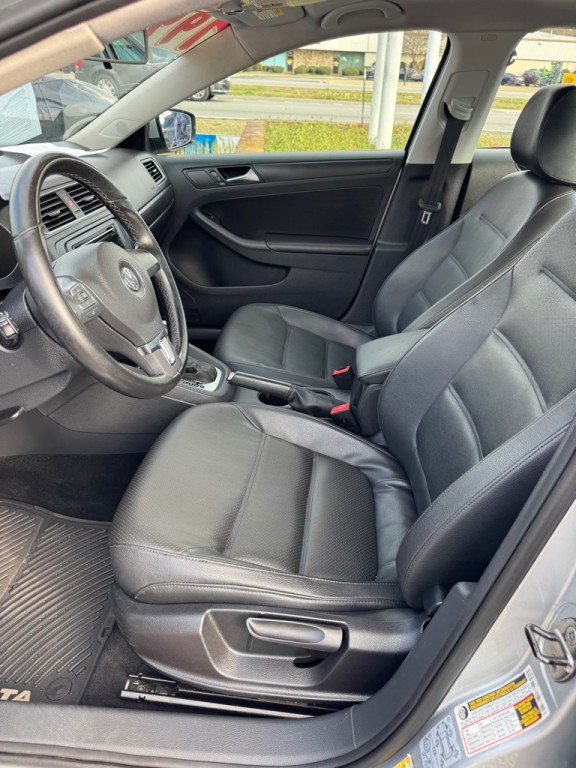2011 Volkswagen Jetta Image 10
