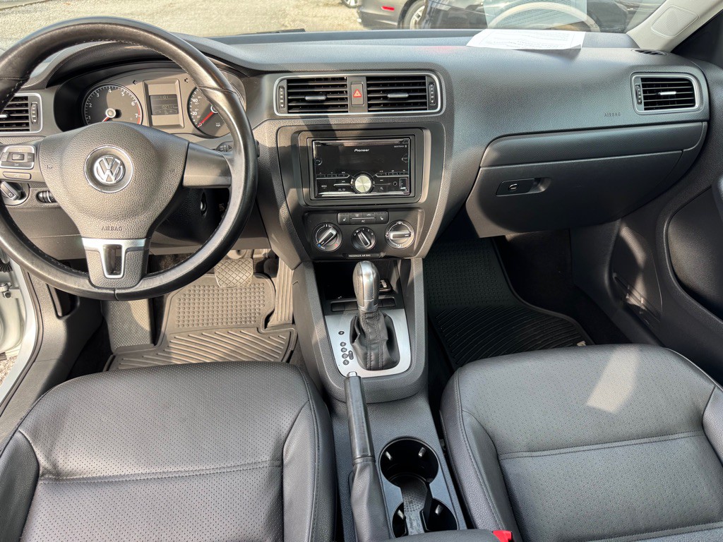 2011 Volkswagen Jetta Image 12