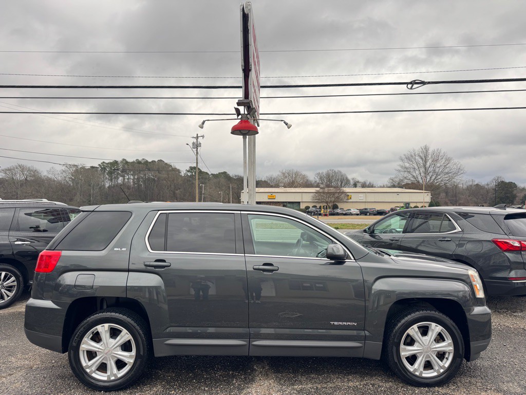 2017 GMC Terrain Image 2