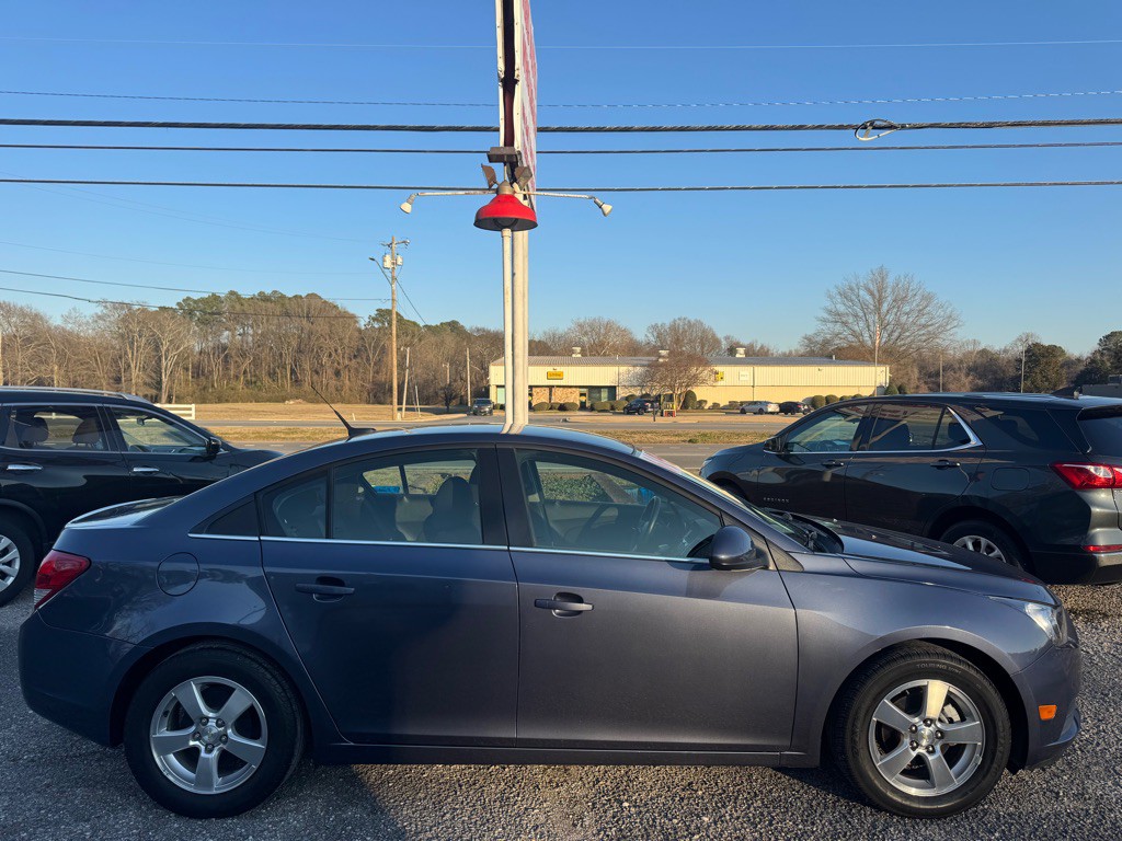 2013 Chevrolet Cruze Image 2