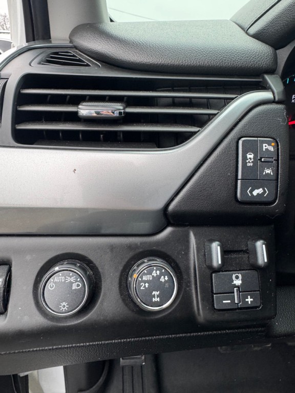 2016 Chevrolet Suburban Image 14