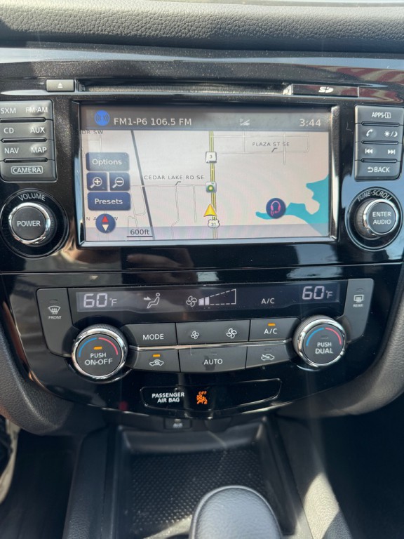 2016 Nissan Rogue Image 11