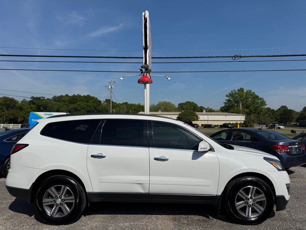 2017 Chevrolet Traverse Image 3