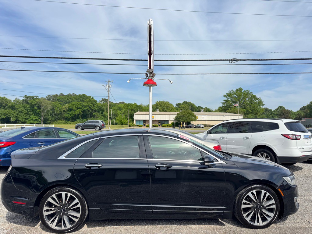 2017 Lincoln MKZ Image 2