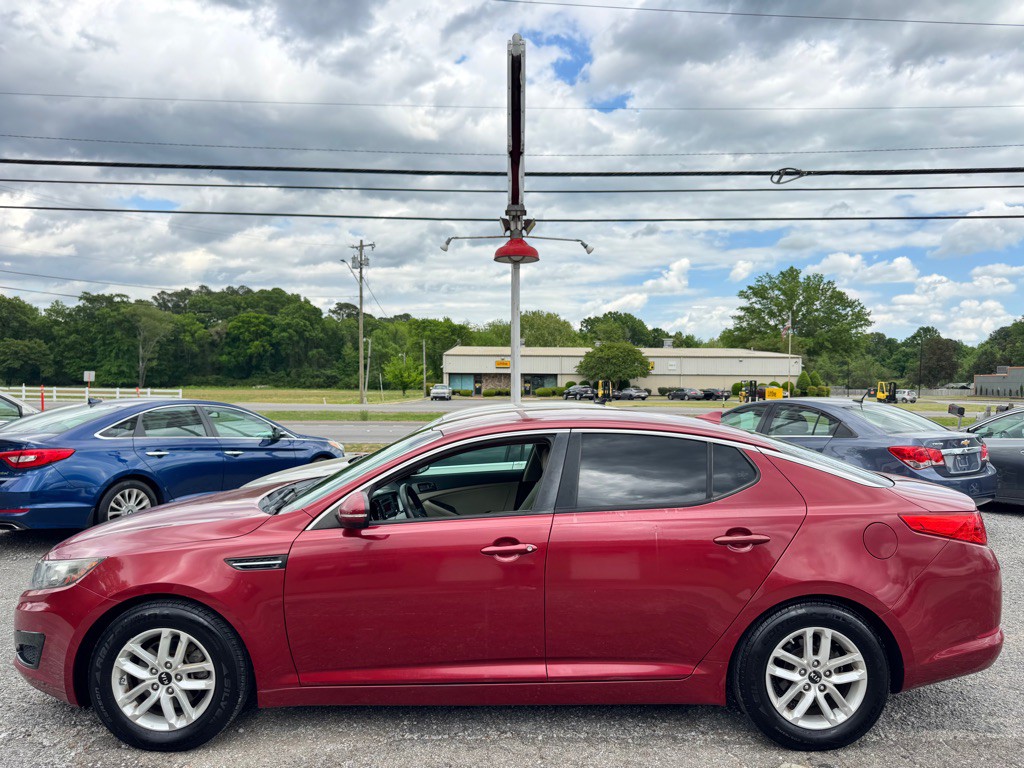 2011 Kia Optima Image 1