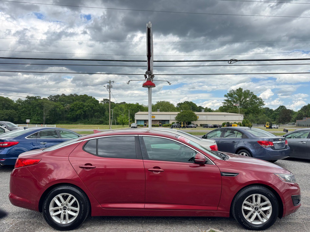 2011 Kia Optima Image 2