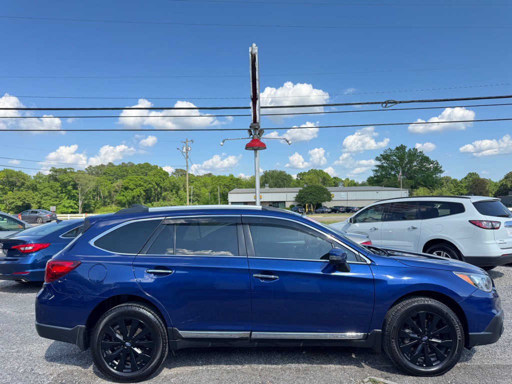 2017 Subaru Outback Image 2