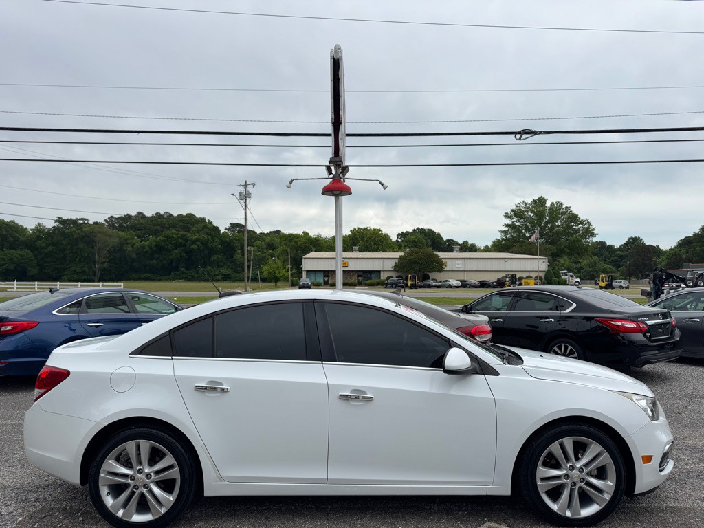 2016 Chevrolet Cruze Image 2