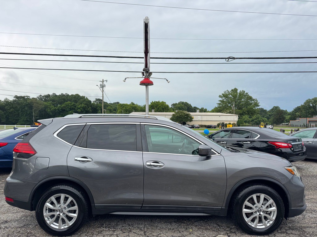 2017 Nissan Rogue Image 2