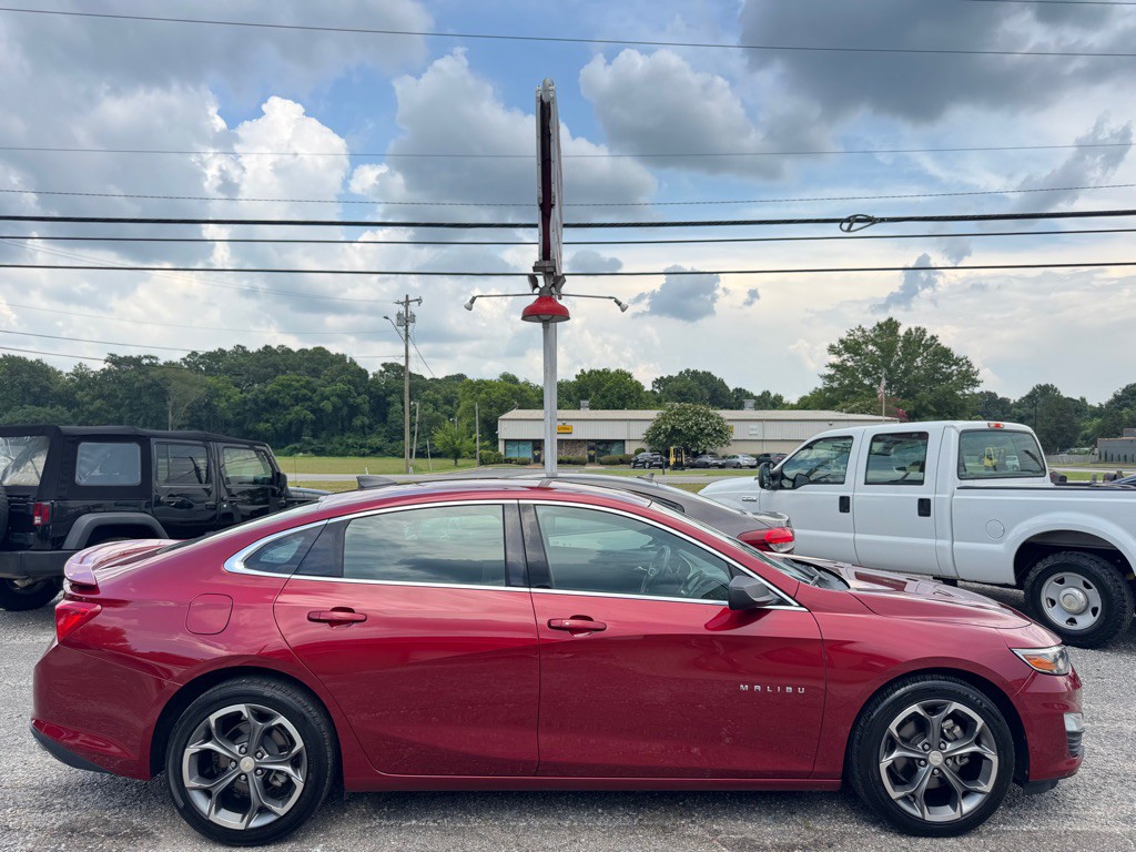 2019 Chevrolet Malibu Image 2