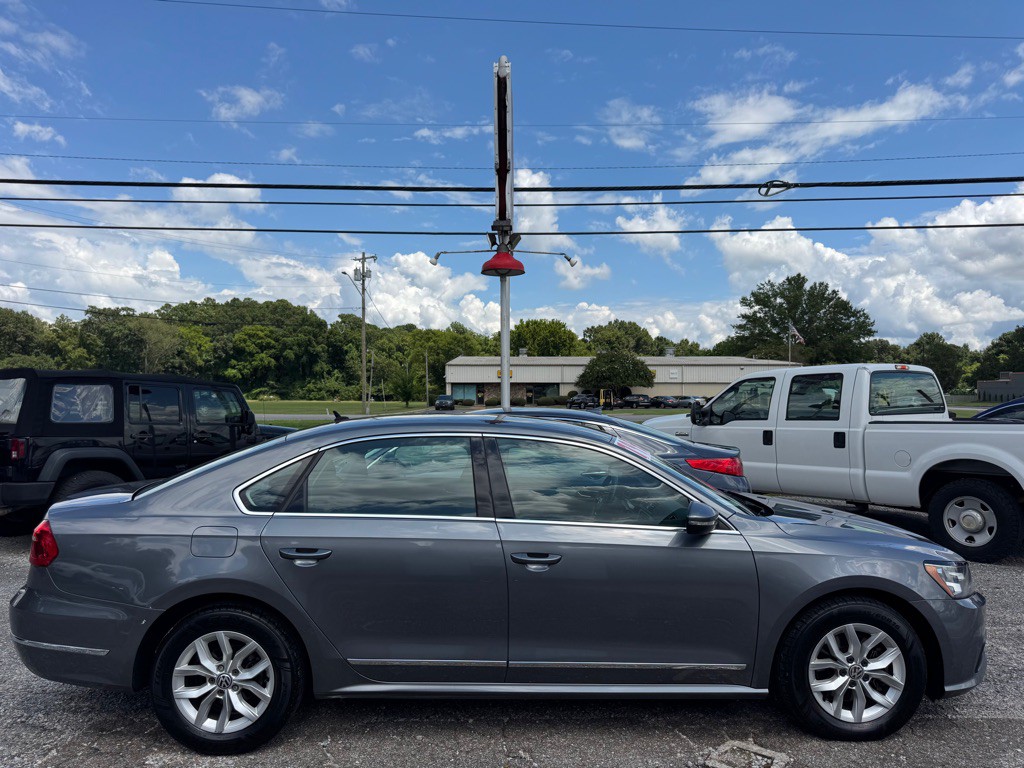 2016 Volkswagen Passat Image 2