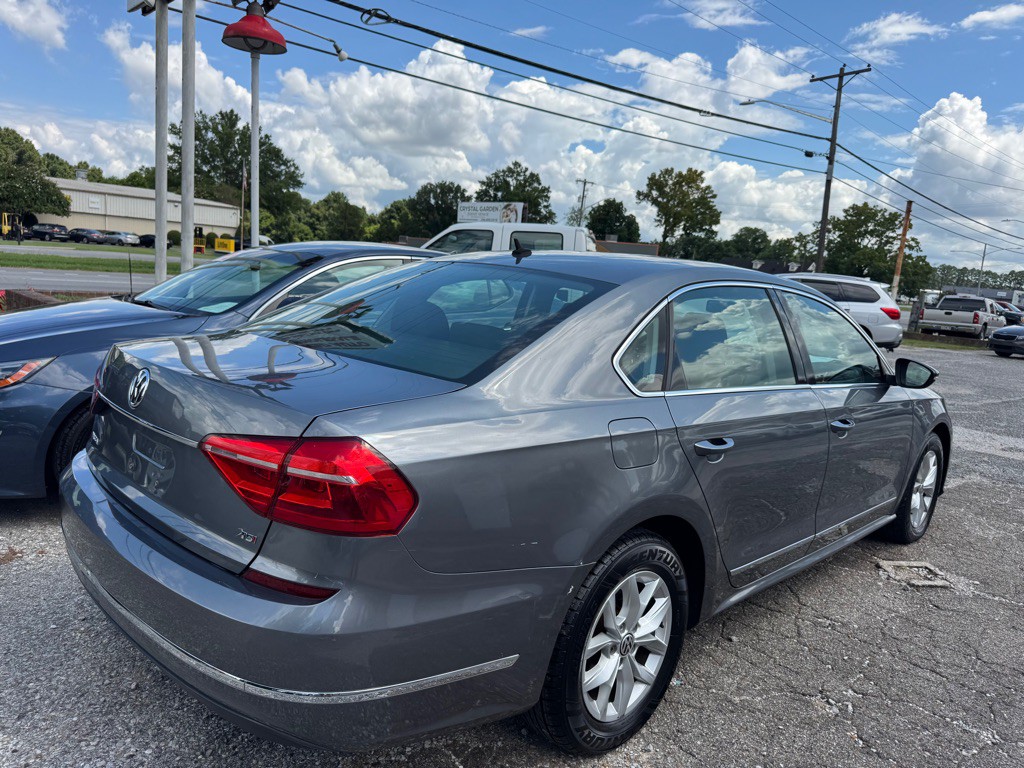 2016 Volkswagen Passat Image 6