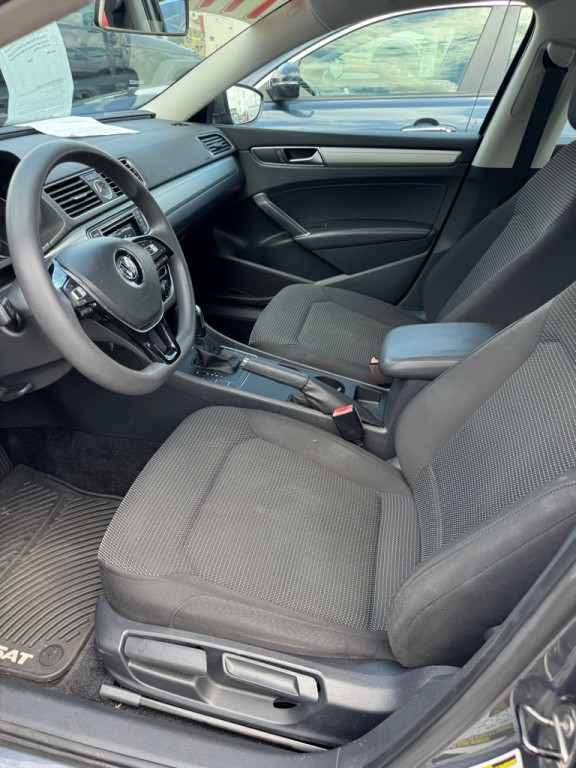 2016 Volkswagen Passat Image 9