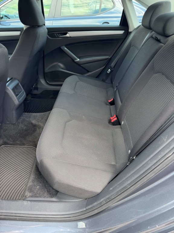 2016 Volkswagen Passat Image 10