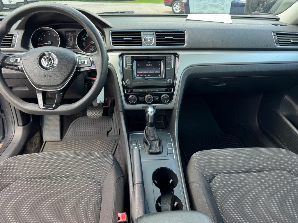 2016 Volkswagen Passat Image 11