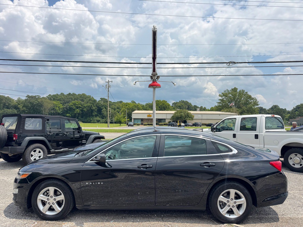 2019 Chevrolet Malibu Image 1