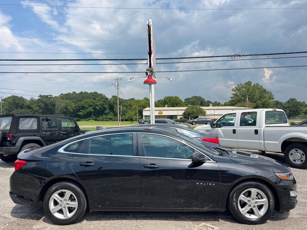2019 Chevrolet Malibu Image 2