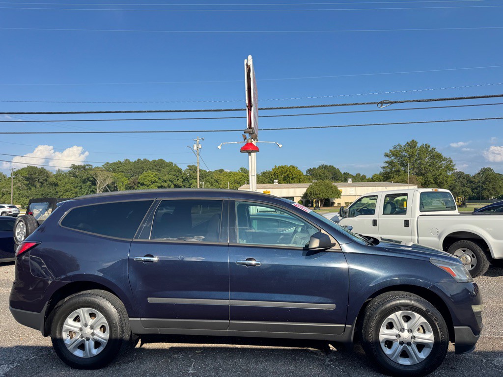 2015 Chevrolet Traverse Image 2
