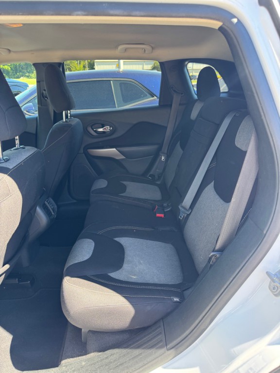2018 Jeep Cherokee Image 11