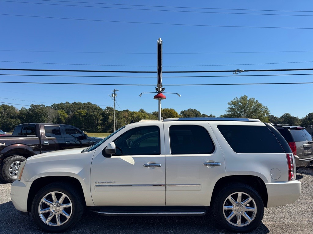 2009 GMC Yukon Image 1