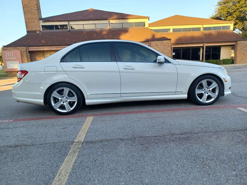 2010 Mercedes-Benz C-Class Image 4