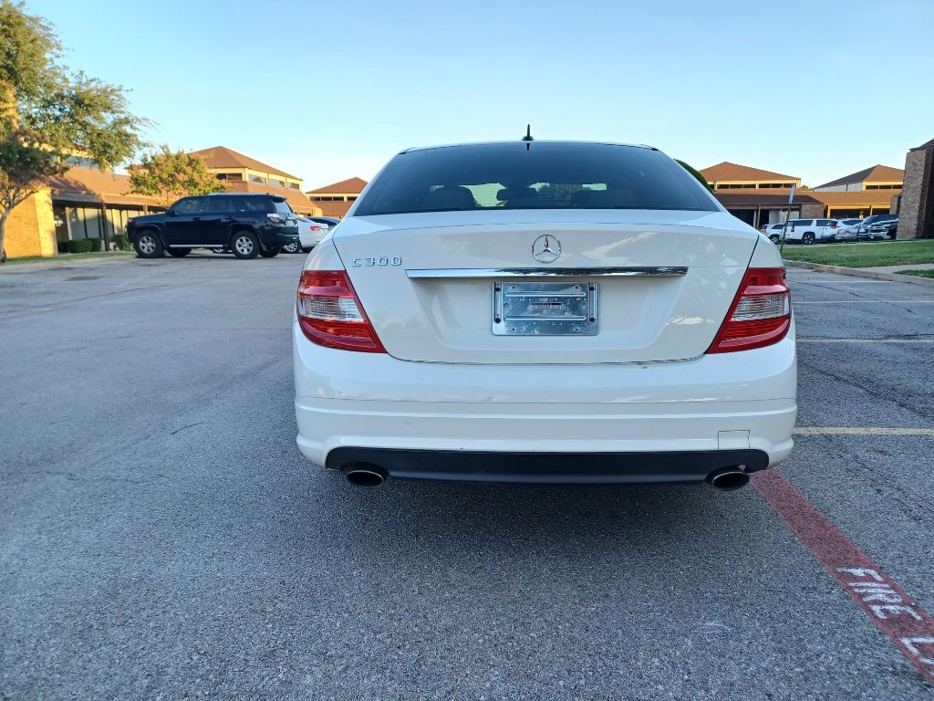 2010 Mercedes-Benz C-Class Image 6