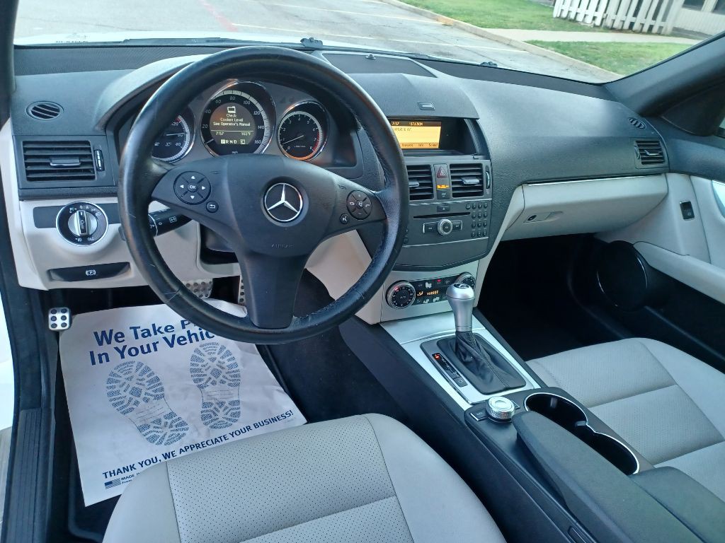 2010 Mercedes-Benz C-Class Image 11