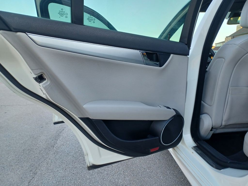 2010 Mercedes-Benz C-Class Image 13