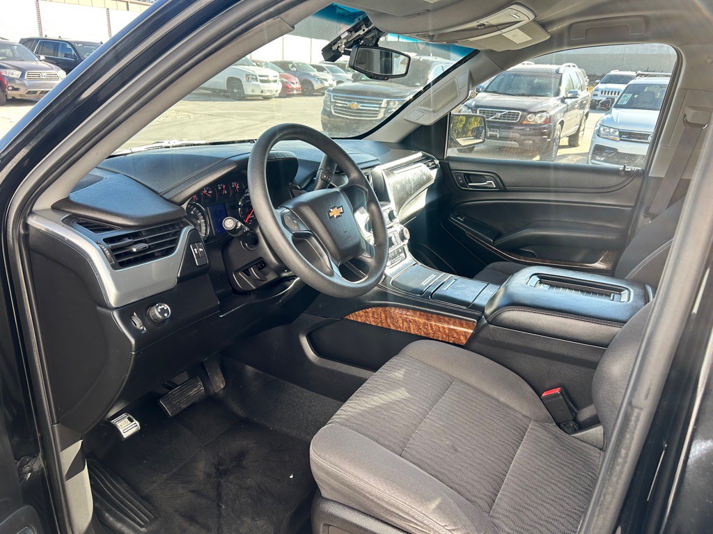 2017 Chevrolet Tahoe Image 2