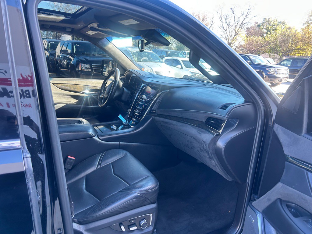 2016 Cadillac Escalade Image 7