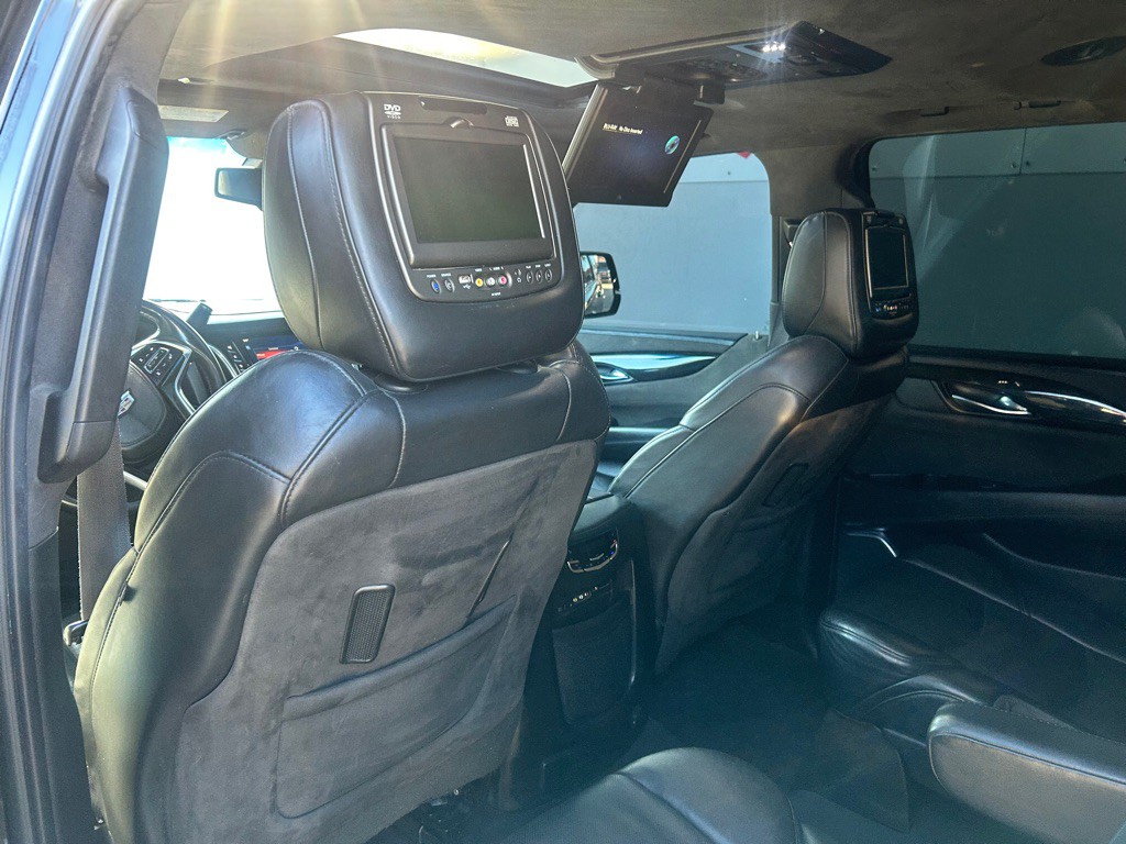 2016 Cadillac Escalade Image 11