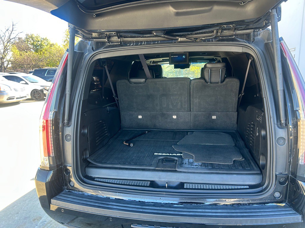 2016 Cadillac Escalade Image 12