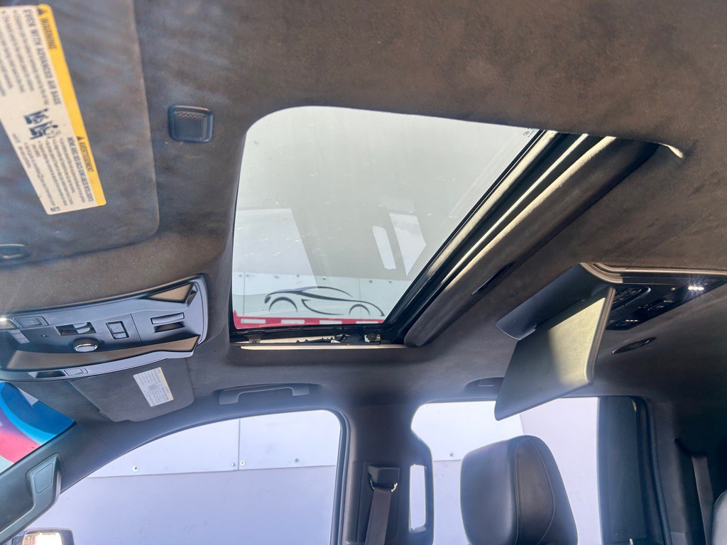 2016 Cadillac Escalade Image 19