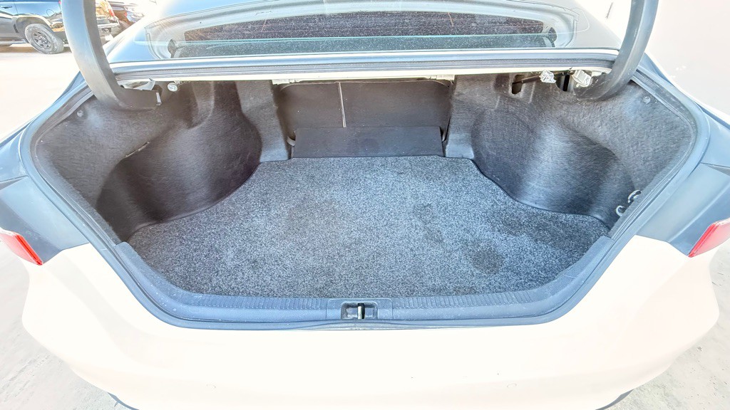 2018 Toyota Camry Image 12