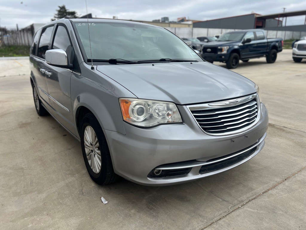 2014 Chrysler Town & Country Image 5