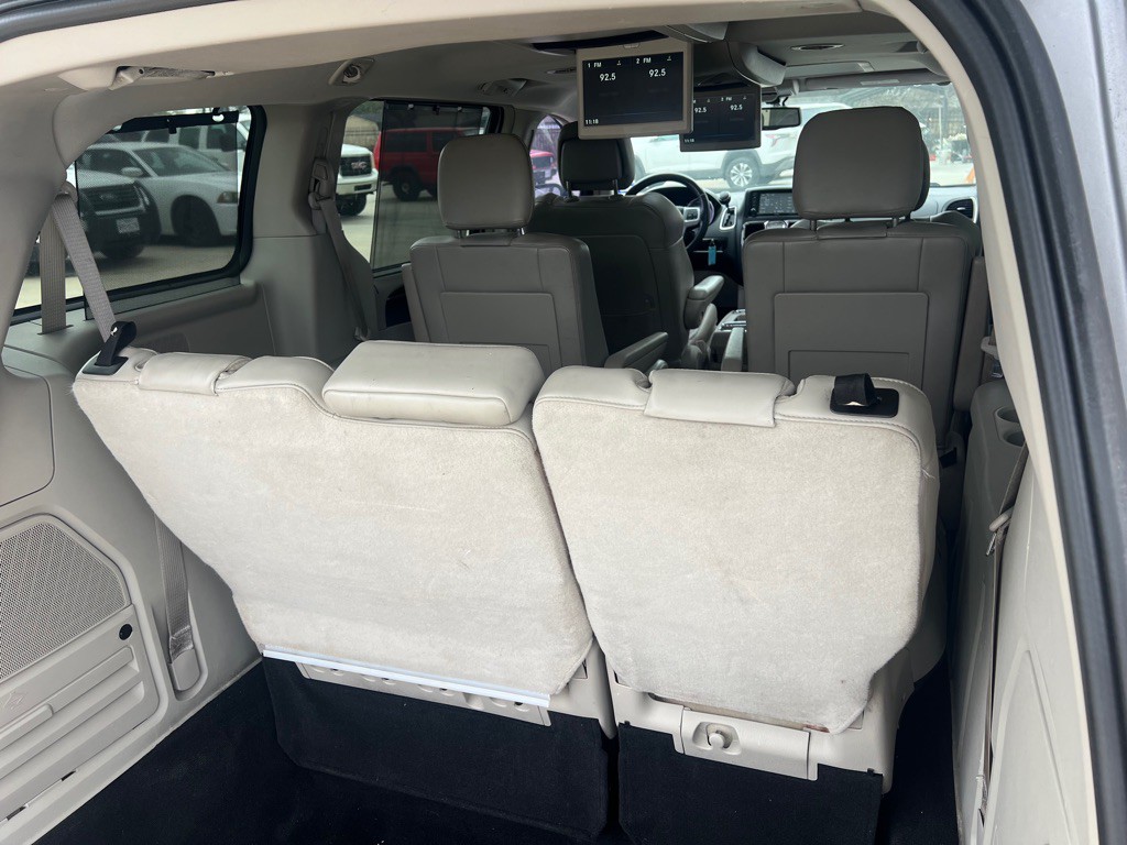 2014 Chrysler Town & Country Image 9