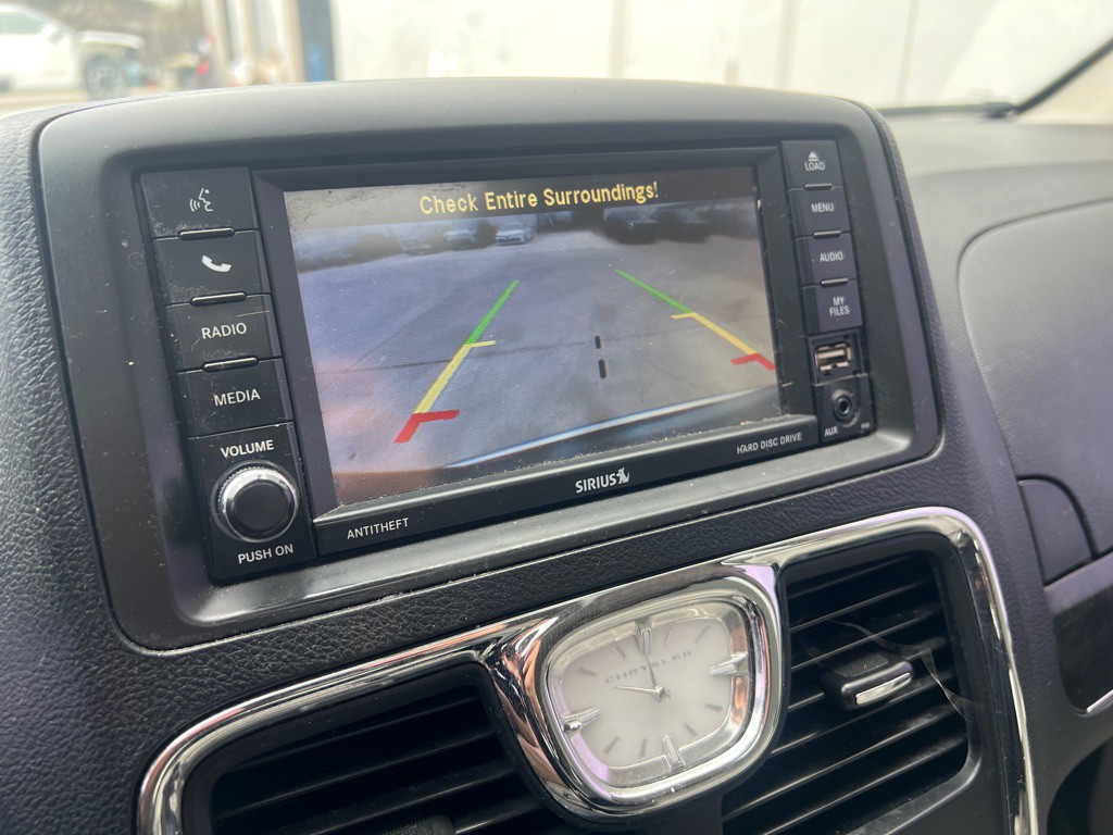 2014 Chrysler Town & Country Image 14