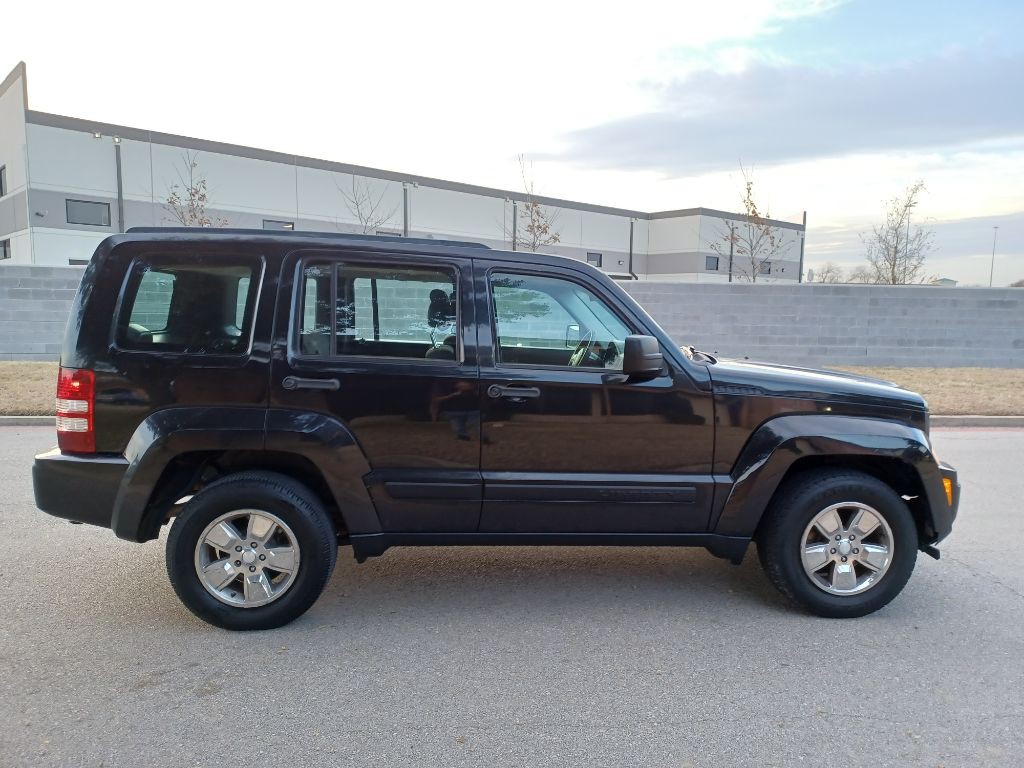 2012 Jeep Liberty Image 4