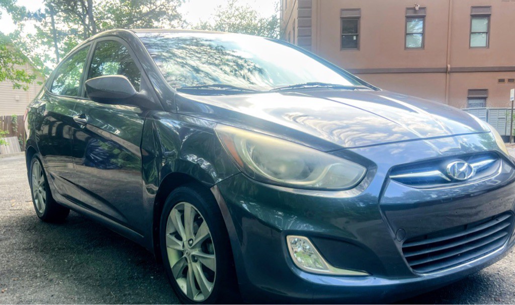 2013 Hyundai Accent Image 3