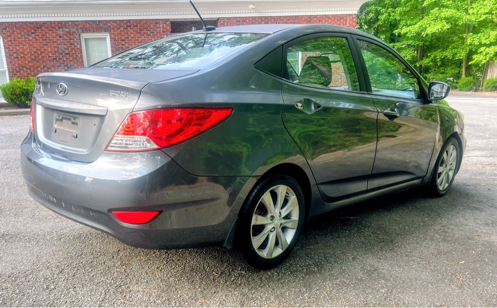 2013 Hyundai Accent Image 5