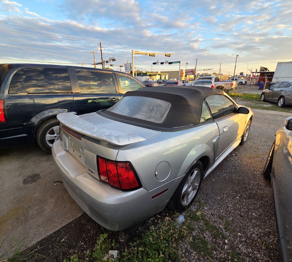 2004 Ford Mustang Image 9