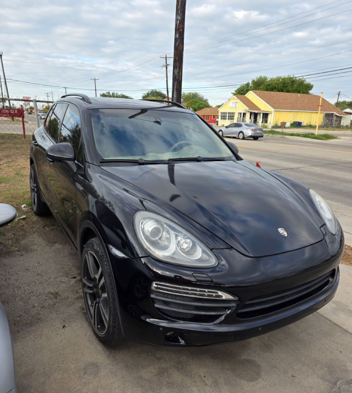 2013 Porsche Cayenne Image 2