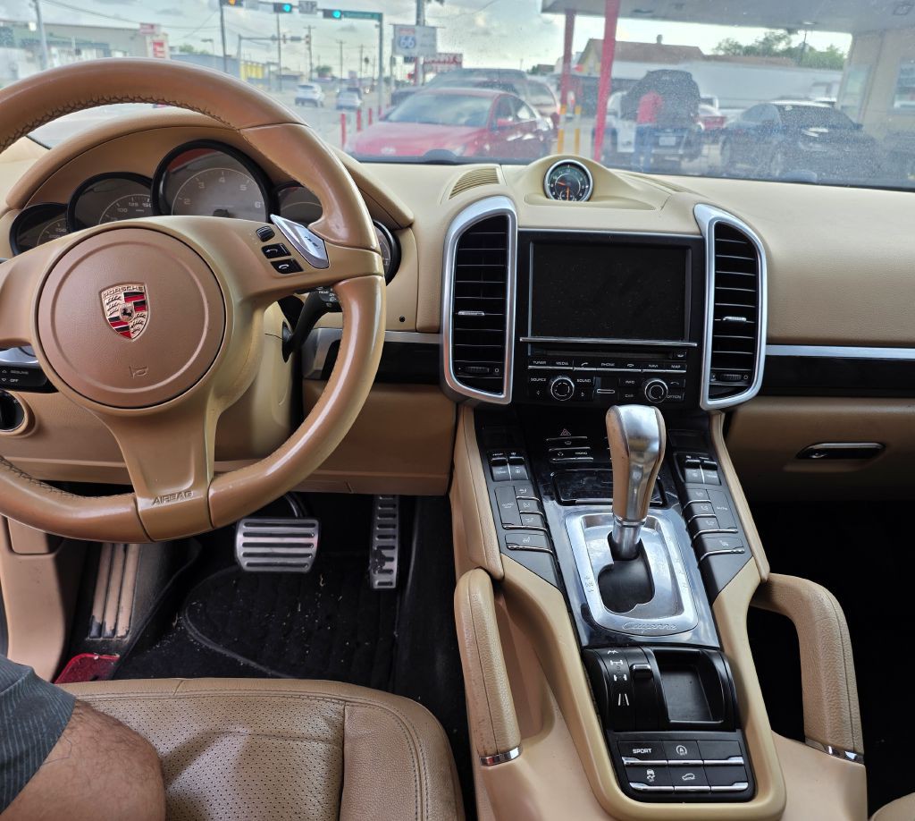 2013 Porsche Cayenne Image 9