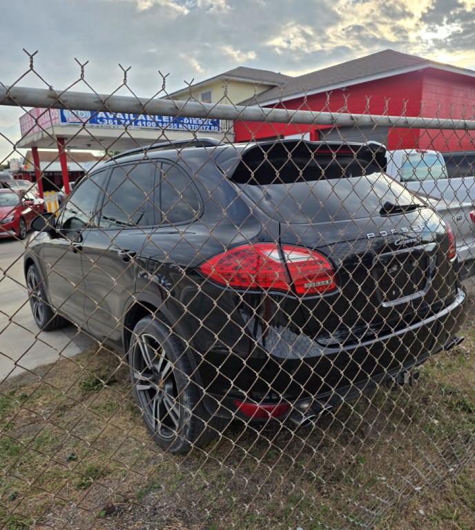 2013 Porsche Cayenne Image 3