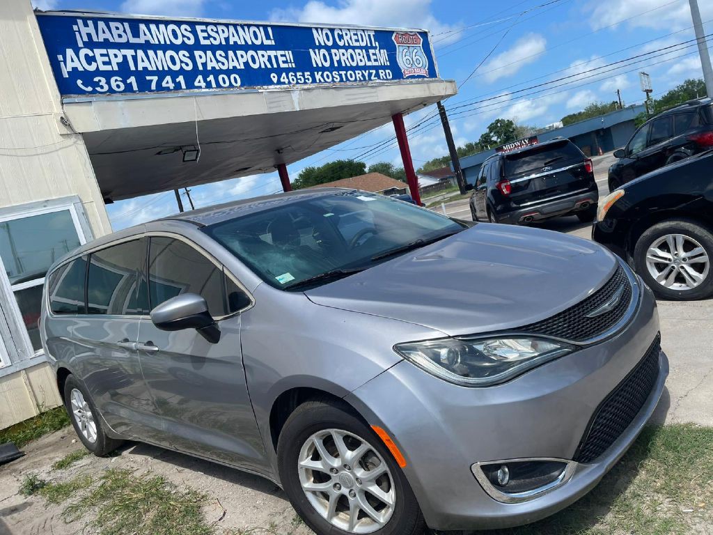2017 Chrysler Pacifica Image 3