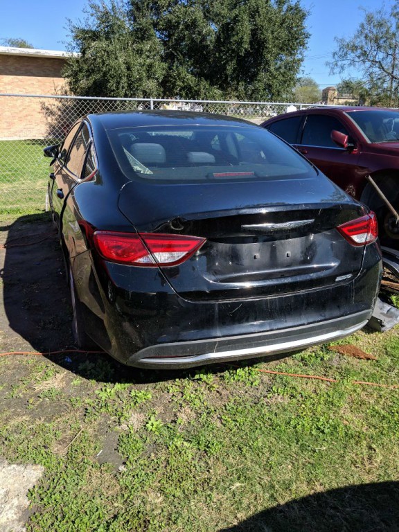 2016 Chrysler 200 Image 2