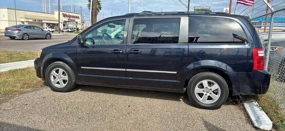 2013 Dodge Grand Caravan Image 2